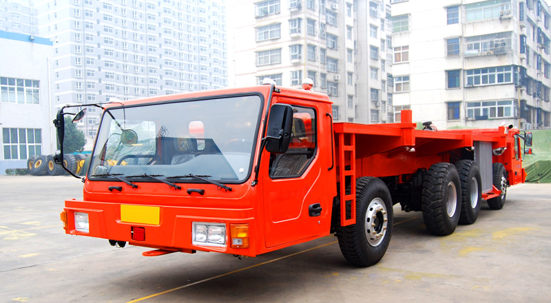 Bi-directional driving  flat transporter with hydro-mechanical transmission