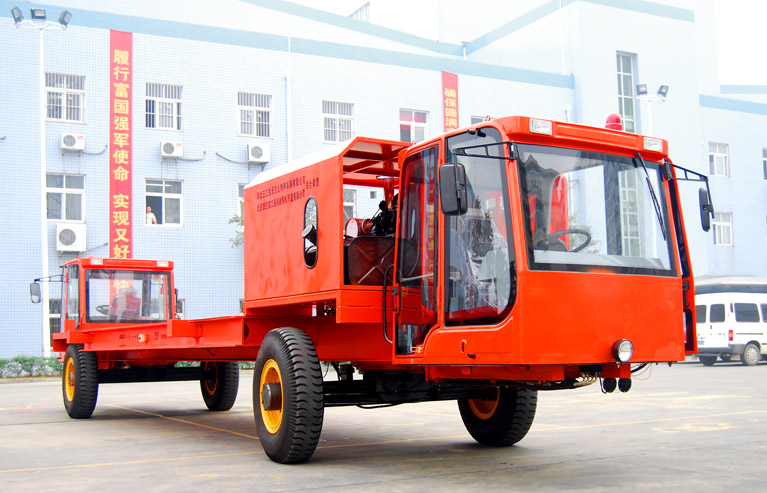 Bi-directional driving  flat transporter with hydro-mechanical transmission
